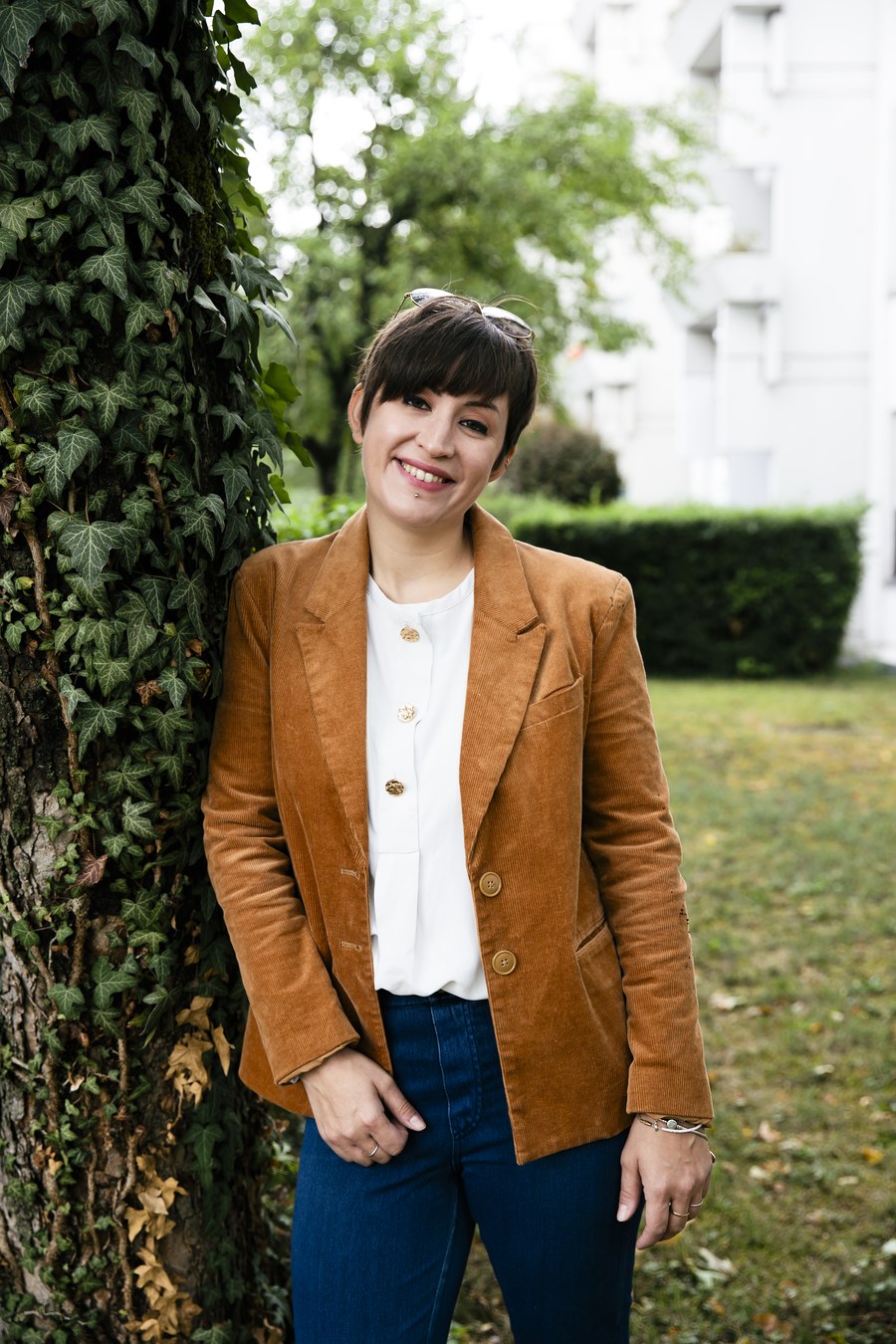 Giulia Vichi, sitzend in ihrem Büro